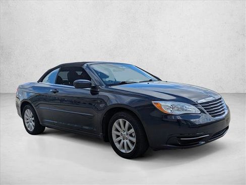 Used 2011 Chrysler 200 Touring image 3