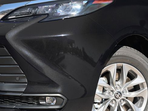 New 2026 Toyota Sienna XLE image 12