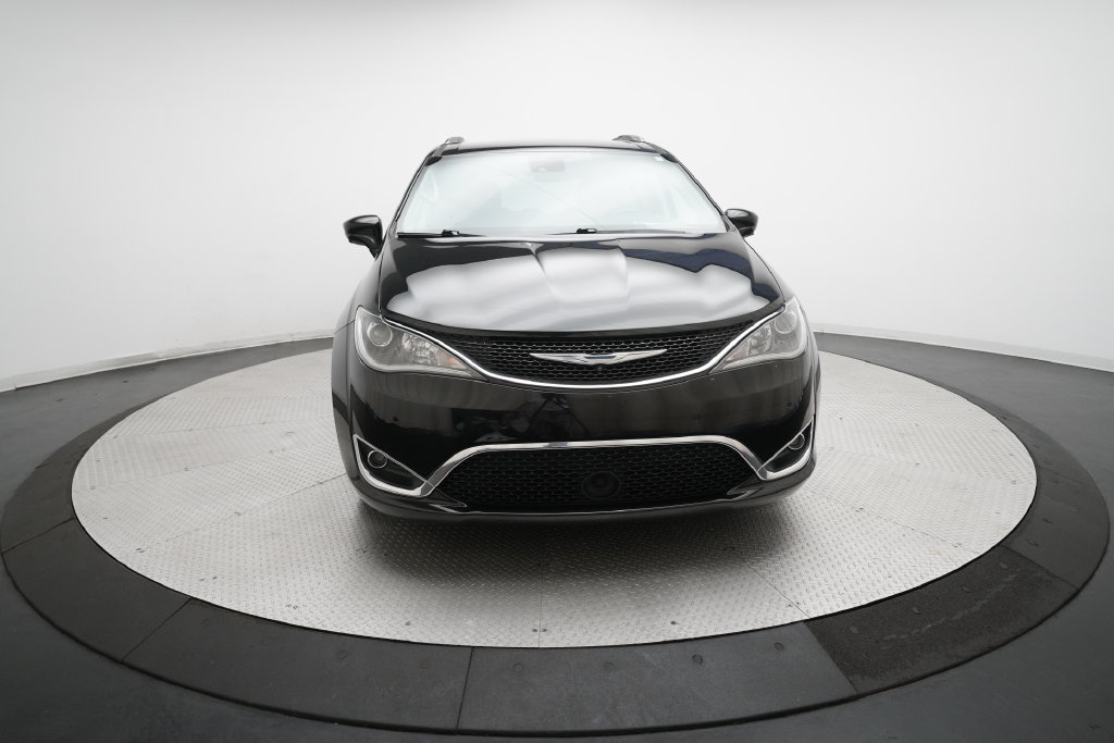 Used 2017 Chrysler Pacifica Touring-L Plus FWD image 11