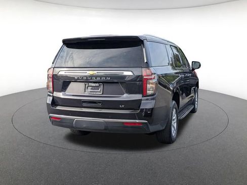 Used 2024 Chevrolet Suburban LT RWD image 3