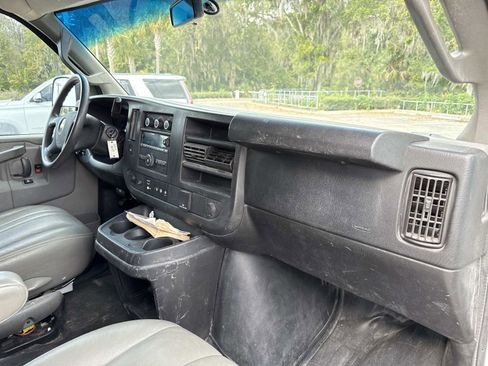 Used 2018 Chevrolet Express 2500 image 12