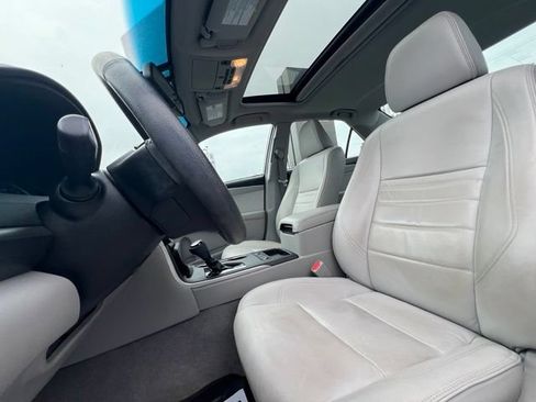 Used 2017 Toyota Camry XLE FWD image 16