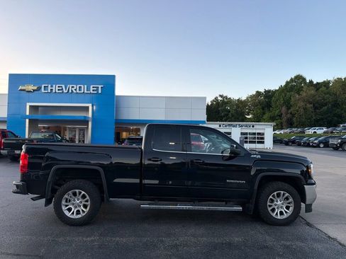 Used 2018 GMC Sierra 1500 SLE w/ SLE Value Package AWD/4WD image 2