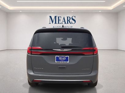Used 2023 Chrysler Pacifica Limited