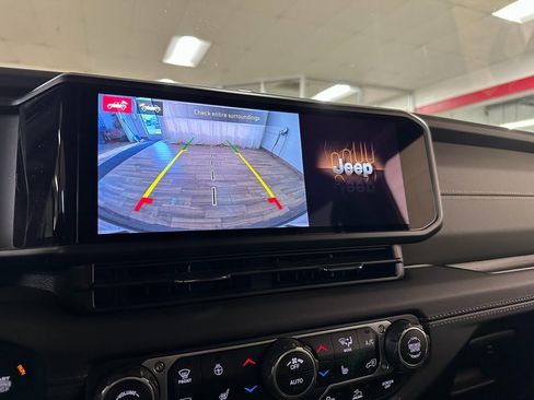 Used 2024 Jeep Wrangler High Altitude image 27