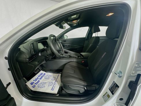 Used 2025 Hyundai Elantra Sport FWD image 19