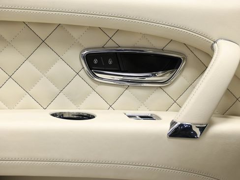Used 2017 Bentley Bentayga AWD/4WD image 52