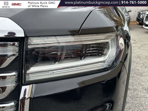 Used 2023 GMC Acadia SLE image 9