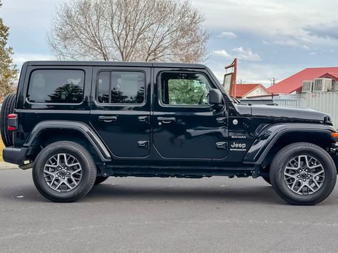Used 2024 Jeep Wrangler Unlimited Sahara AWD/4WD image 3
