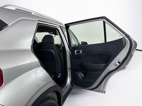 Used 2025 Hyundai Venue SEL FWD image 29