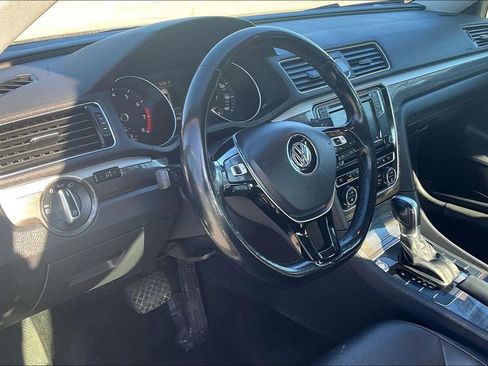 Used 2017 Volkswagen Passat 1.8T SE w/ SE Lighting Package image 14