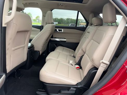 Used 2023 Ford Explorer XLT w/ Equipment Group 202A AWD/4WD image 29