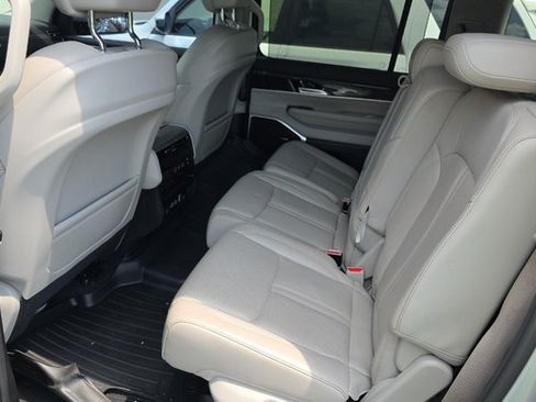 Used 2022 Jeep Wagoneer Series II w/ Convenience Group I AWD/4WD image 8