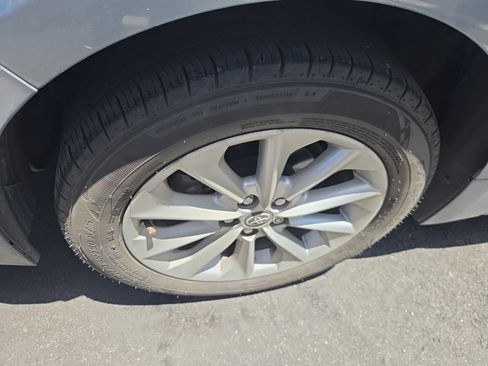 Used 2021 Toyota Corolla LE image 12