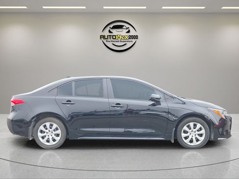 Used 2025 Toyota Corolla LE FWD image 8