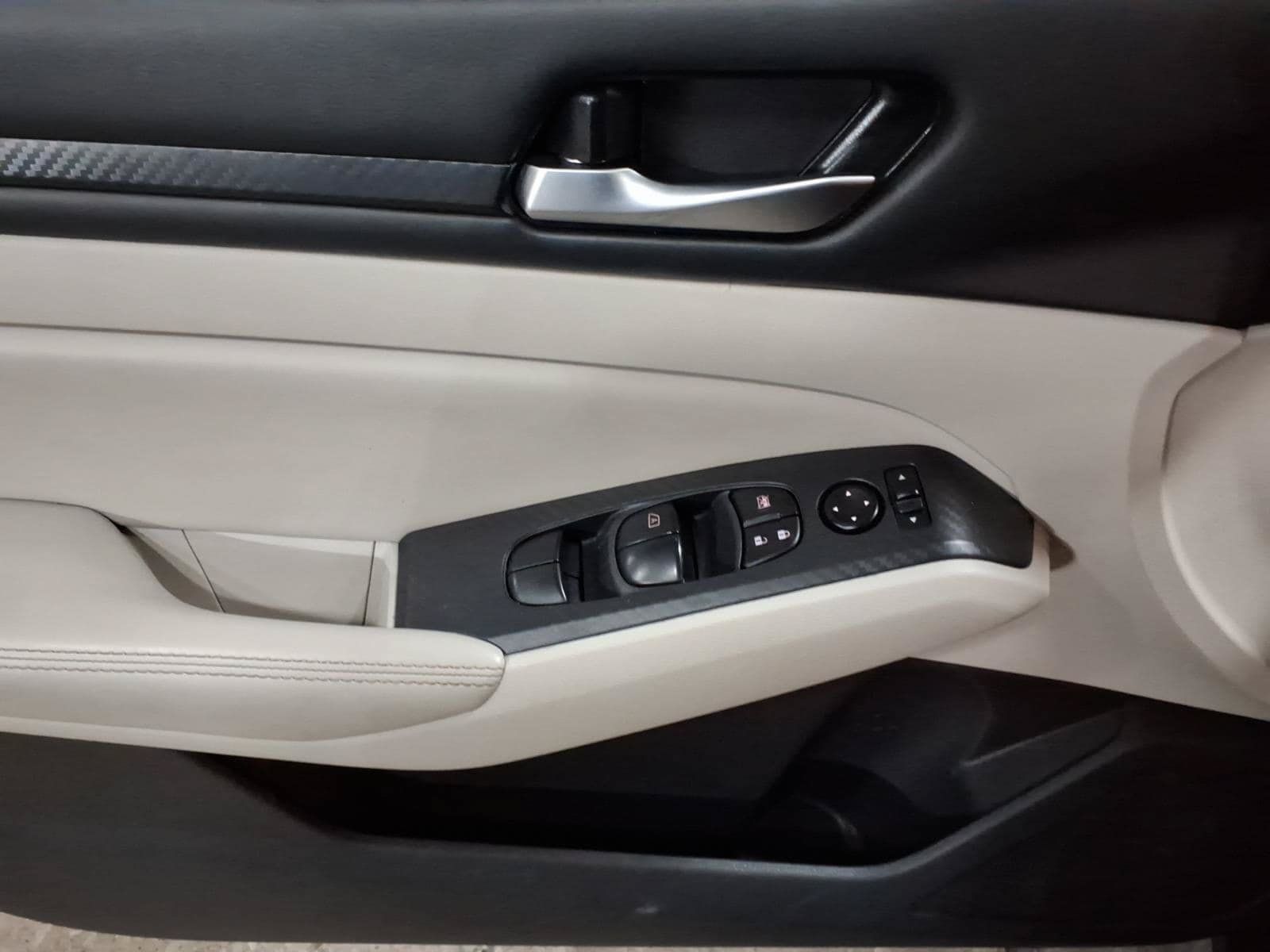 Used 2025 Nissan Altima 2.5 SV FWD image 8