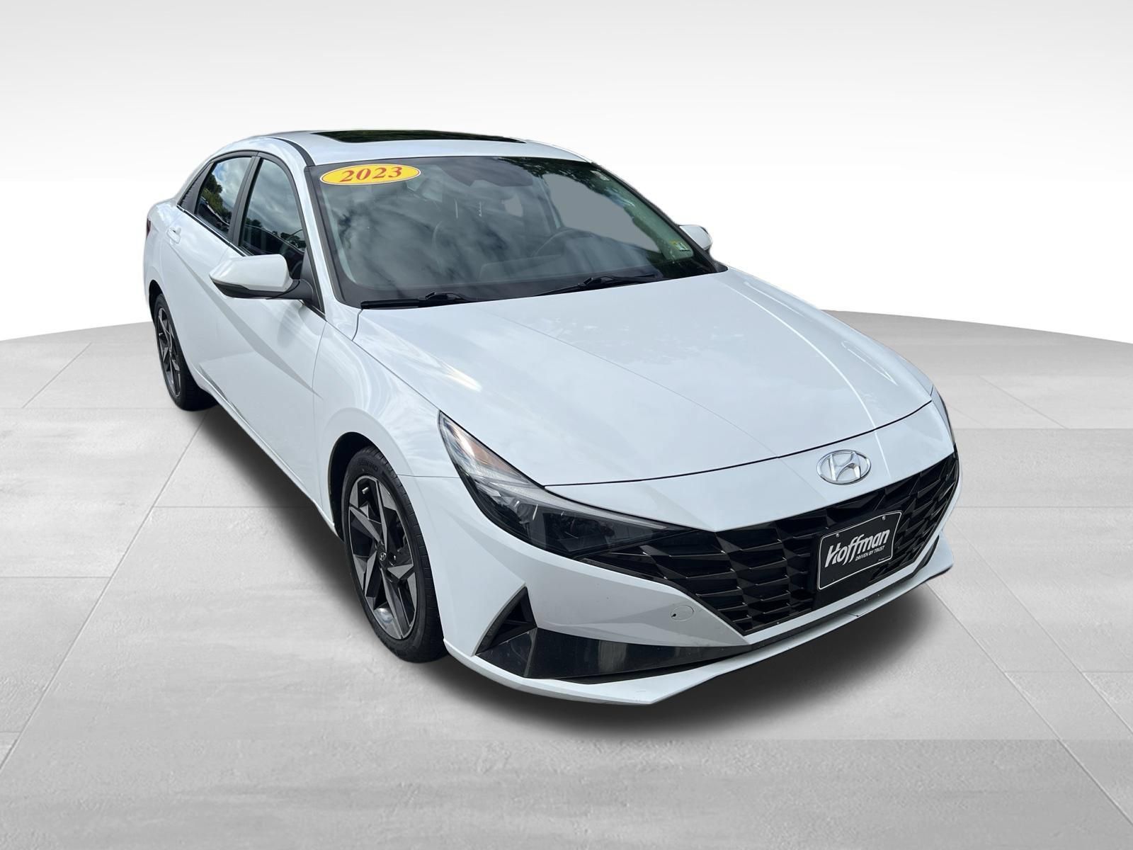 Used 2023 Hyundai Elantra Limited FWD image 2