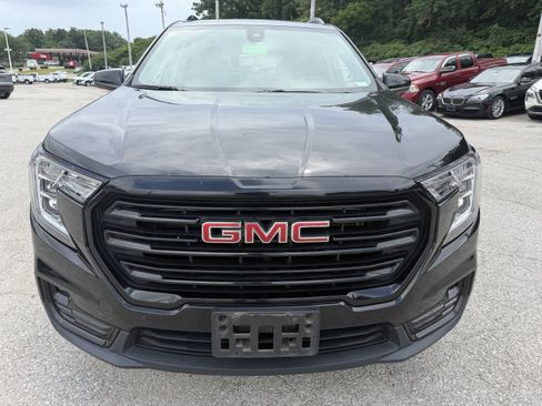 Used 2022 GMC Terrain SLT w/ Elevation Edition FWD image 2