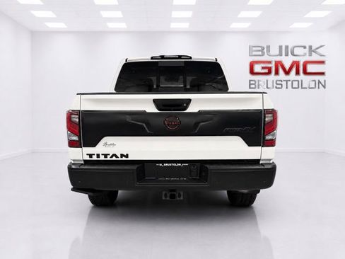 Used 2023 Nissan Titan PRO-4X w/ Pro-4x Convenience Package AWD/4WD image 11