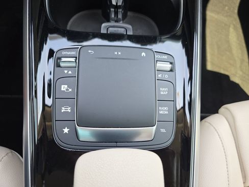 Certified 2022 Mercedes-Benz GLB 250 image 25