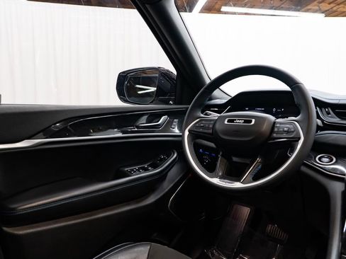 Used 2022 Jeep Grand Cherokee Trailhawk w/ Advanced Protech Group II AWD/4WD image 12