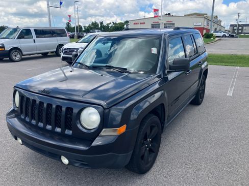 Used 2014 Jeep Patriot Sport w/ Power Value Group FWD image 3