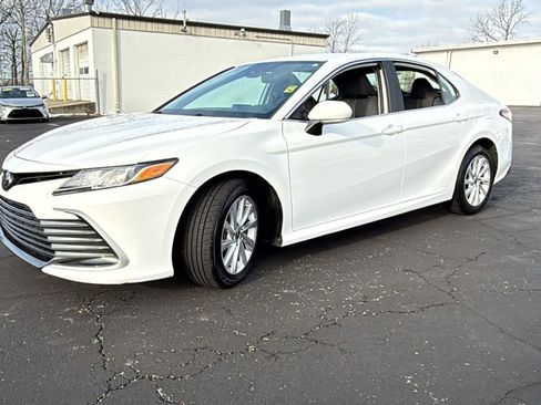 Certified 2023 Toyota Camry LE image 3