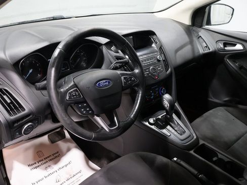 Used 2018 Ford Focus SE w/ Cold Weather Package image 15