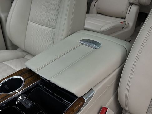 Used 2026 Cadillac Escalade Platinum Sport AWD/4WD image 39