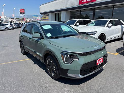 Used 2025 Kia Niro Wind FWD image 2