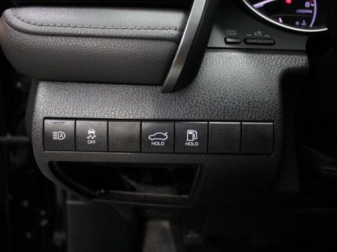 Used 2022 Toyota Camry LE image 9