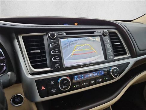Used 2016 Toyota Highlander Limited FWD image 13