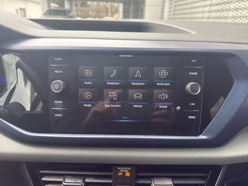 Used 2023 Volkswagen Taos SE w/ Panoramic Sunroof Package image 21