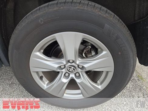 Used 2025 Toyota RAV4 XLE AWD/4WD image 24