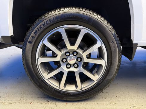 Used 2019 GMC Canyon Denali image 9