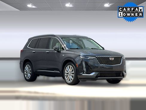 Used 2022 Cadillac XT6 Premium Luxury w/ Technology Package FWD image 7