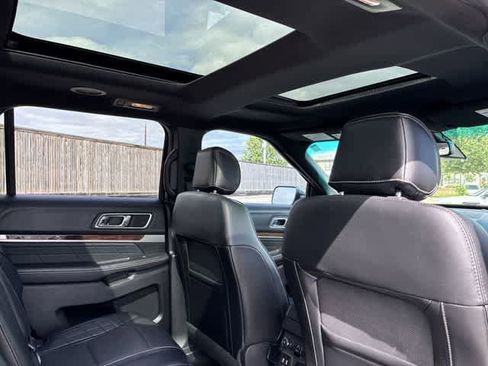 Used 2016 Ford Explorer Platinum AWD/4WD image 31