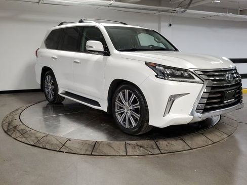 Used 2016 Lexus LX 570 570 w/ Luxury Package image 4