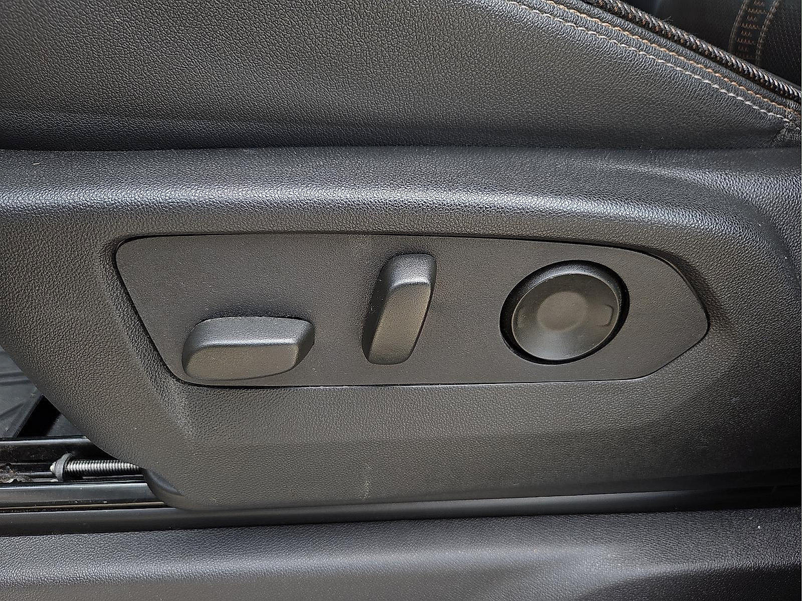Used 2024 Chevrolet Silverado 1500 High Country w/ High Country Premium Package AWD/4WD image 15