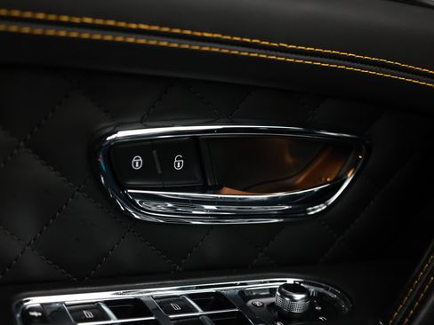Used 2017 Bentley Bentayga AWD/4WD image 64