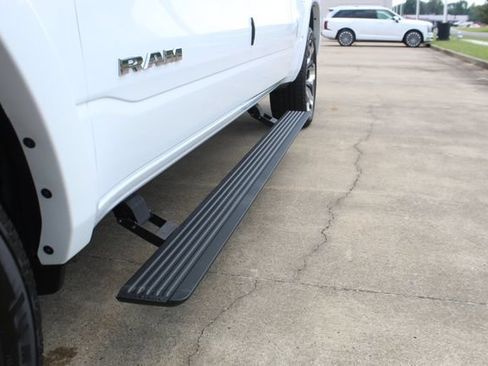 Used 2023 RAM 1500 Limited AWD/4WD image 11