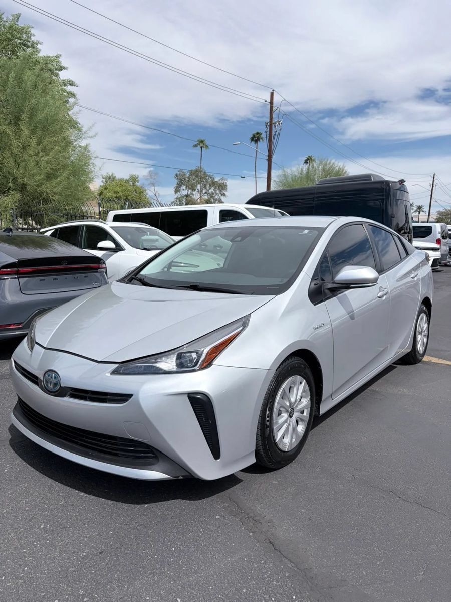 Used 2021 Toyota Prius L Eco FWD image 1