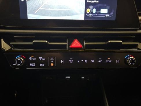 Certified 2023 Kia Niro EX Touring image 18