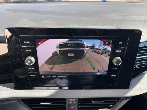 Used 2025 Volkswagen Jetta SE image 17