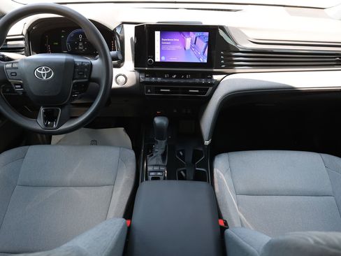 Used 2025 Toyota Camry LE w/ Convenience Package FWD image 2
