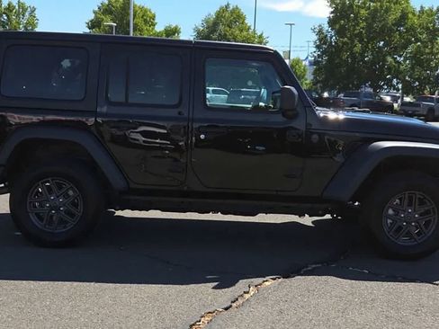 Used 2025 Jeep Wrangler Unlimited Sport AWD/4WD image 9