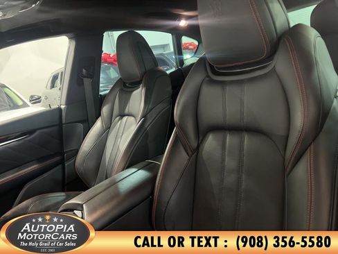 Used 2019 Maserati Levante GranSport image 11
