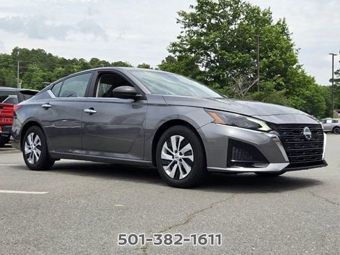 Used 2024 Nissan Altima 2.5 S FWD image 3