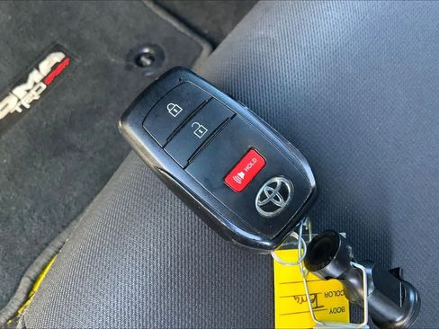 Used 2025 Toyota Tacoma TRD Sport AWD/4WD image 15