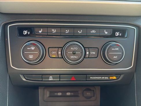 Used 2021 Volkswagen Atlas Cross Sport SE w/ Panoramic Sunroof Package FWD image 29
